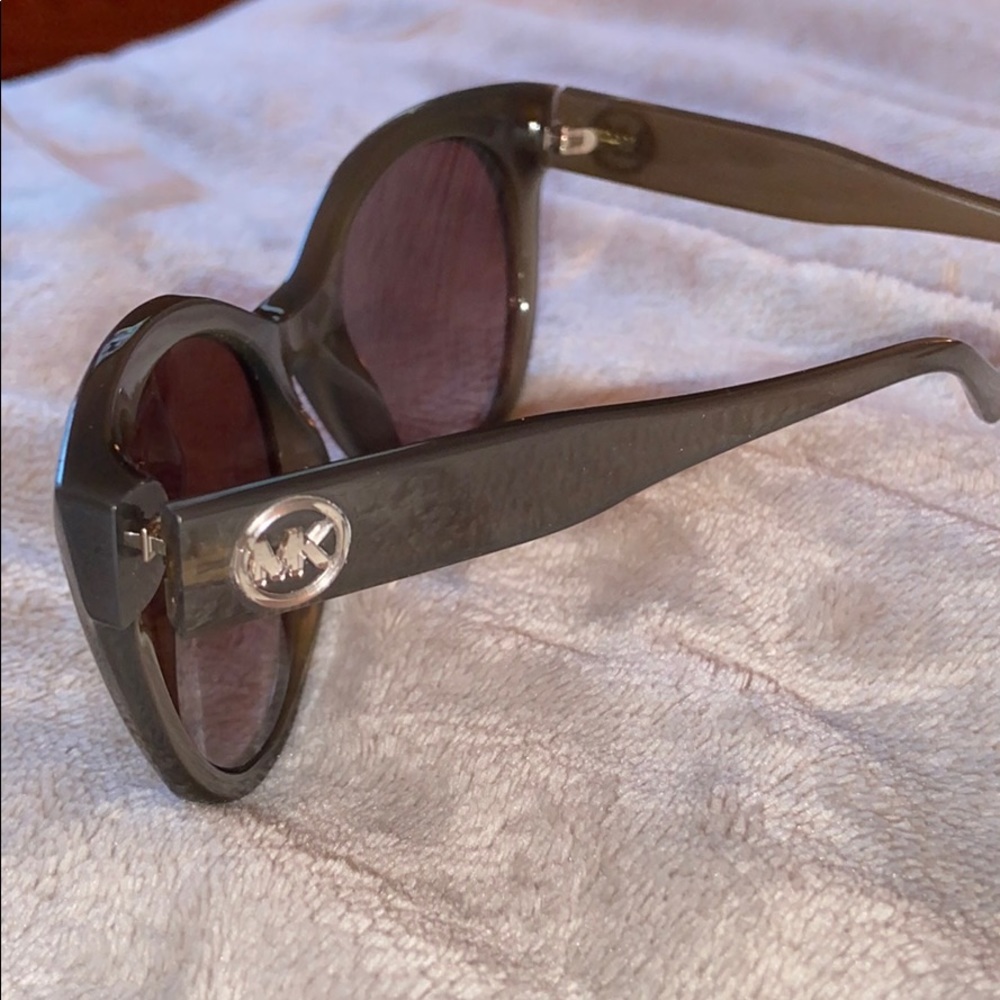 michael kors sunglasses w/ case - Picture 3 of 6